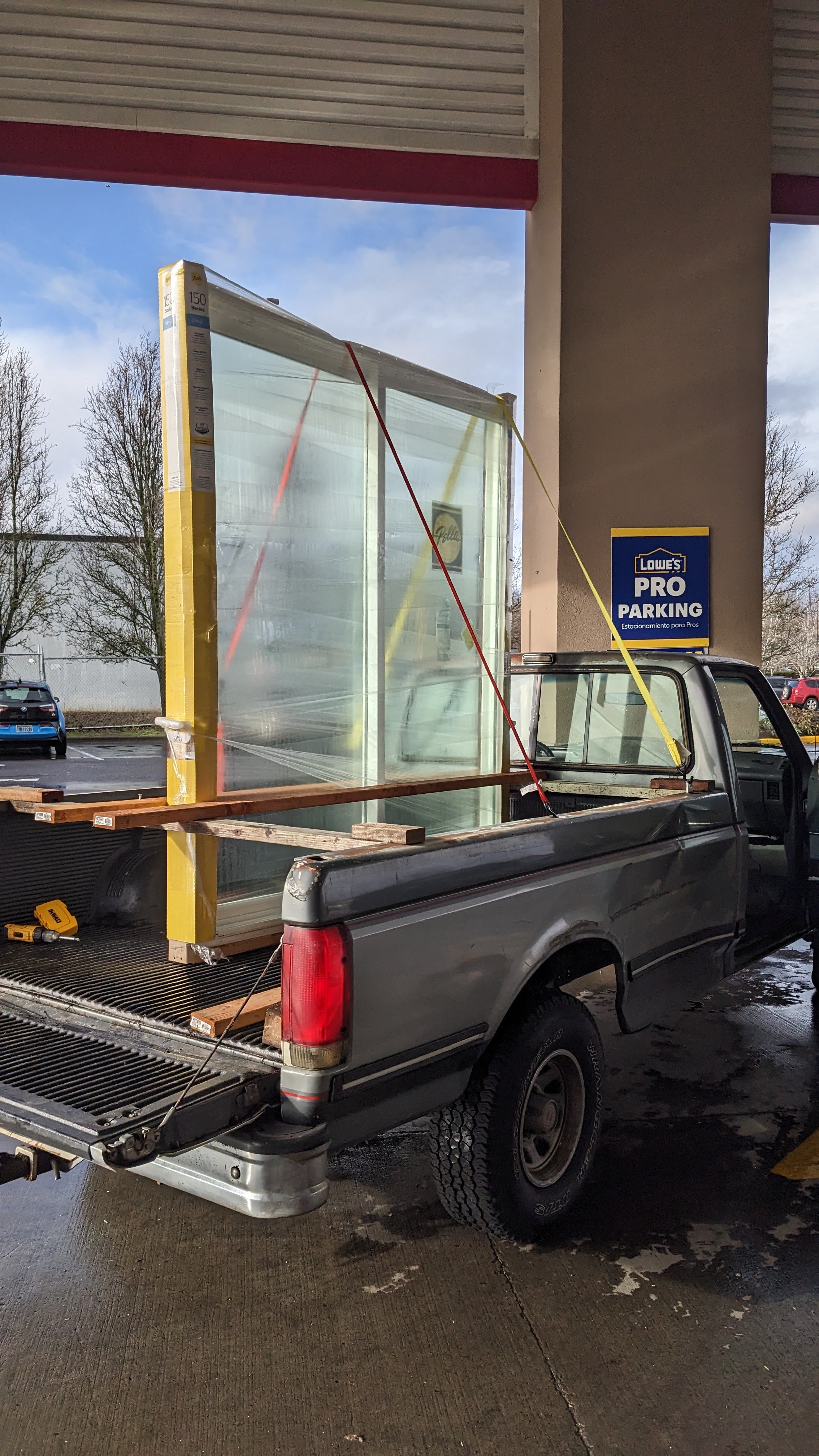 Jig for transporting Sliding Patio Door in pickup truck